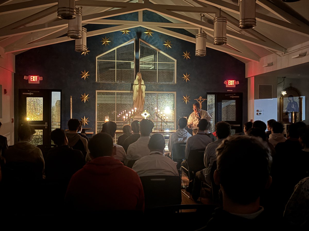 Last week over 50 members of CROSS attended Advent Night. The evening consisted of dinner, adoration, and a faith talk.