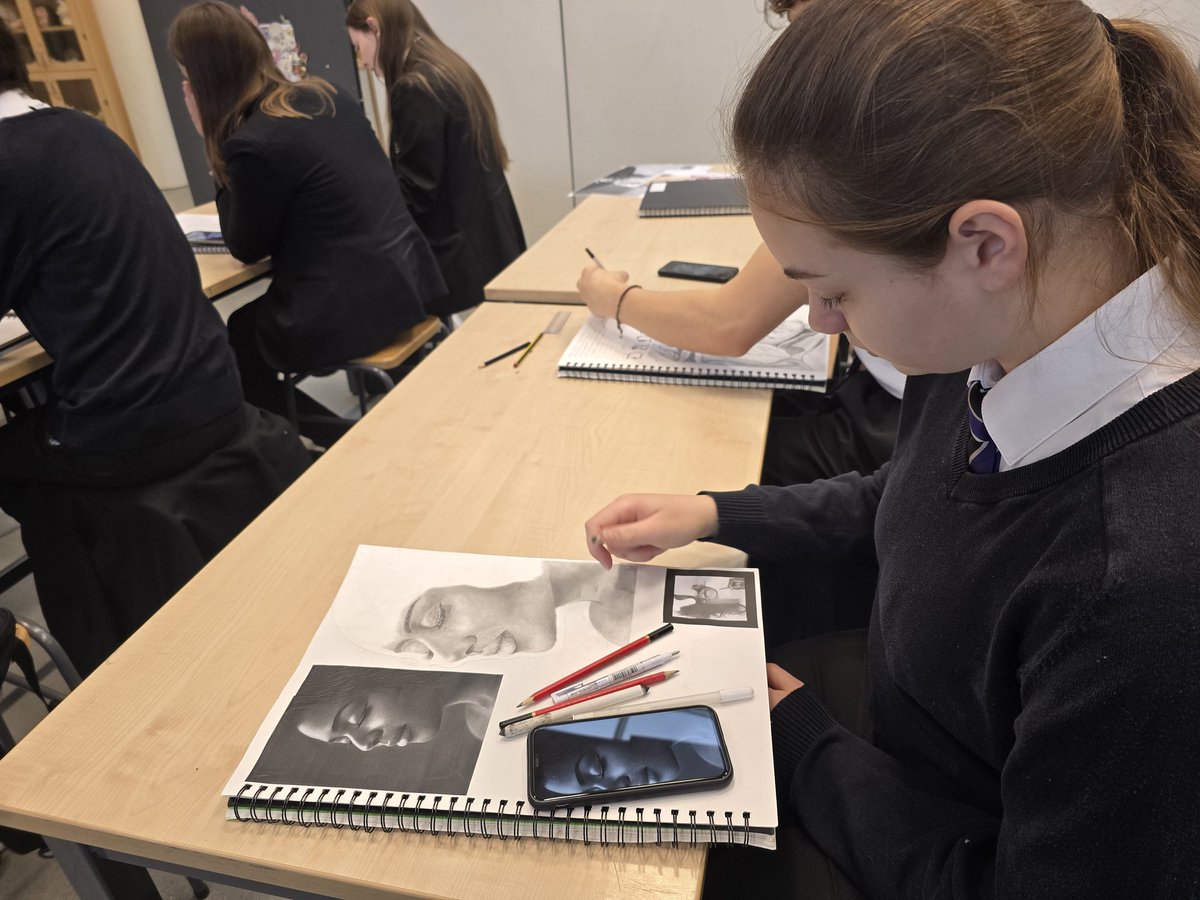 DeltaDarton's tweet photo. We have seen some impressive work in Art and Sports Studies today! Well done for your focus and positive attitude to learning! #Year11 #SubjectDevelopment #Art #SportsStudies #ProudofDarton https://t.co/q9tMPLwfzQ
