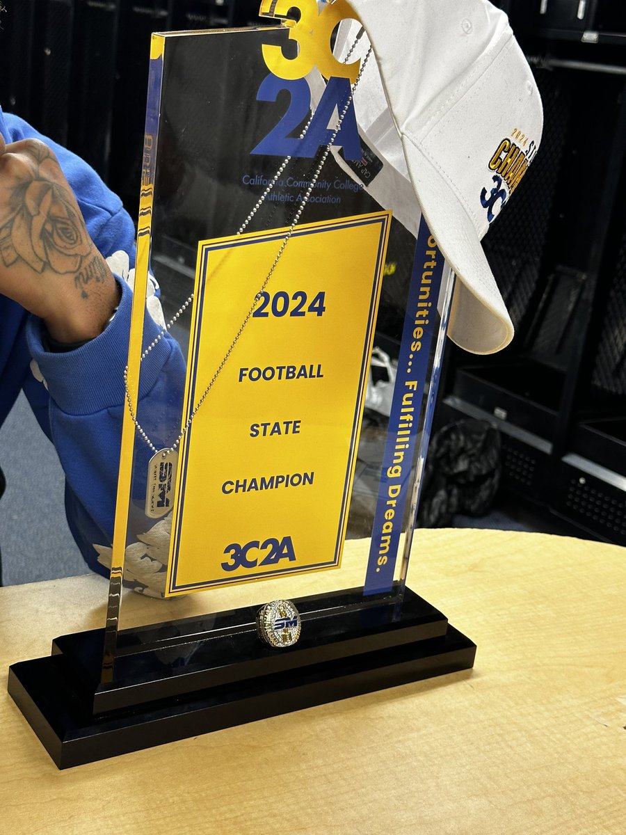 TogiaiQ's tweet image. Champs!!☝🏽💙
#BleedBlue #Bulldogs #csm