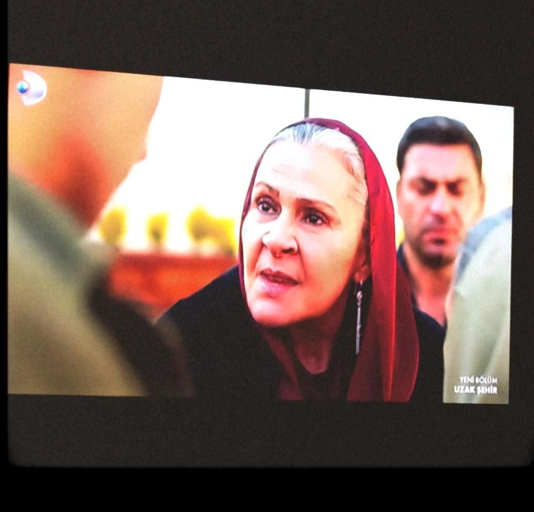 İzlemek için can atıyorumdur ama yarın iş vardır ve uyumam gerektiği gerçeği 😔 #UzakŞehir #OzanAkbaba