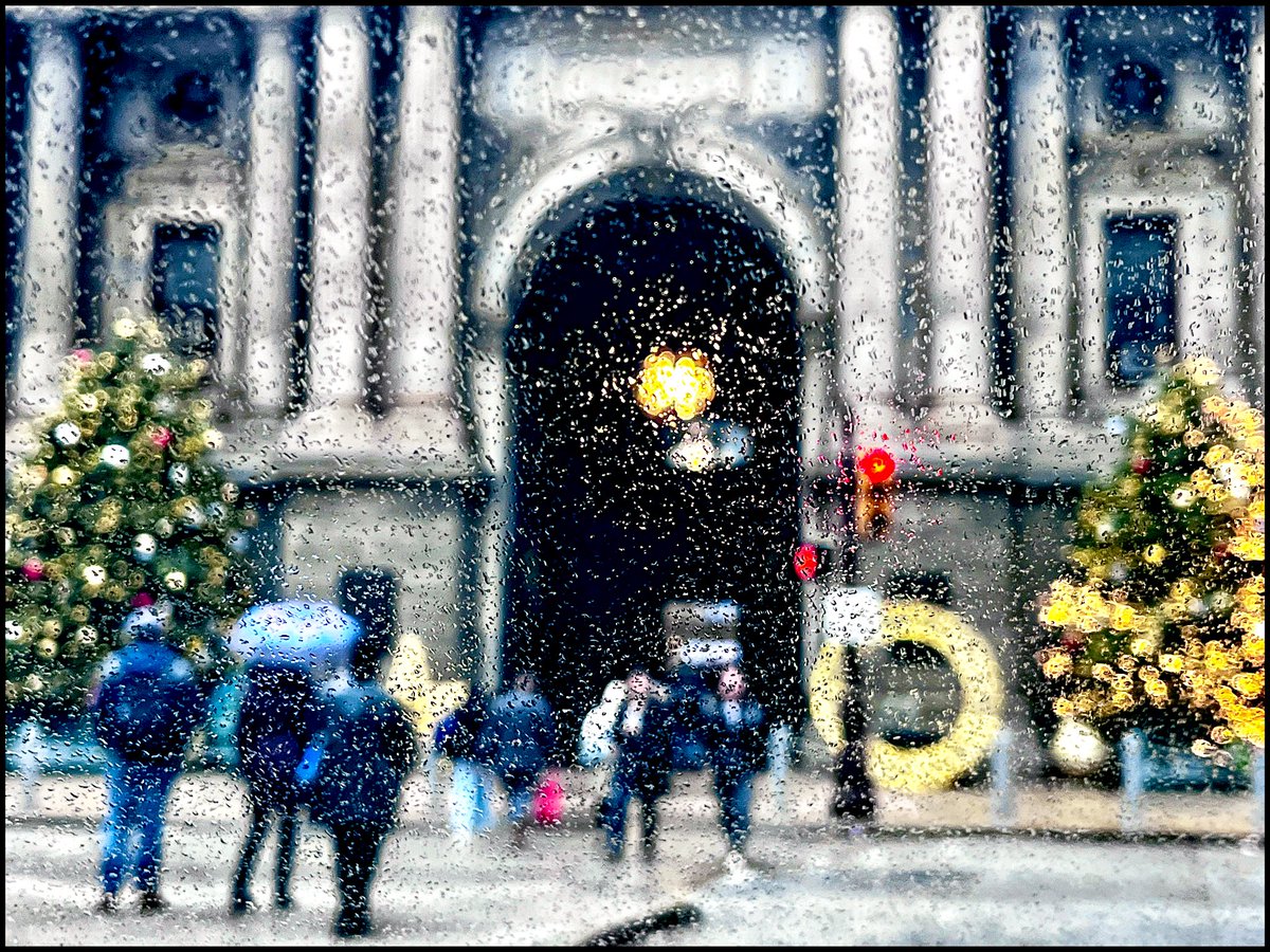 storyrd's tweet photo. Philadelphia / a soggy look at a festive City Hall from South Broad / #streetphotography #theumbrellaproject / @CBSPhiladelphia / ๐ท @storyrd https://t.co/mlENcm8bT6