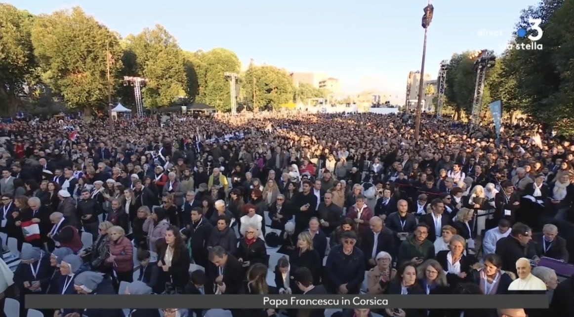 JeanZuccarelli's tweet photo. Une Corse belle et forte de ses #traditions cultu(r)elles, un message de #paix et d’#espoir , une #ferveur populaire, un discours de liberté religieuse et #laïcité.
La visite du #papeFrançois à #Ajaccio est un grand succès. Je m’en réjouis! @Pontifex_fr ⁦@dioceseajaccio⁩ https://t.co/00GkW87Fxl