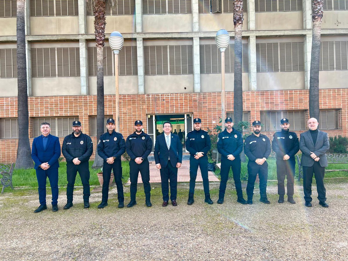 presidenciaEXT's tweet photo. 👮#ASPEX Hoy se ha clausurado en la Academia de Seguridad Pública de #Extremadura el XXXIII Curso Selectivo para mandos de la #PolicíaLocal de la región, en los que siete mandos han estado formándose durante más de dos meses. https://t.co/xk8lTa64BT