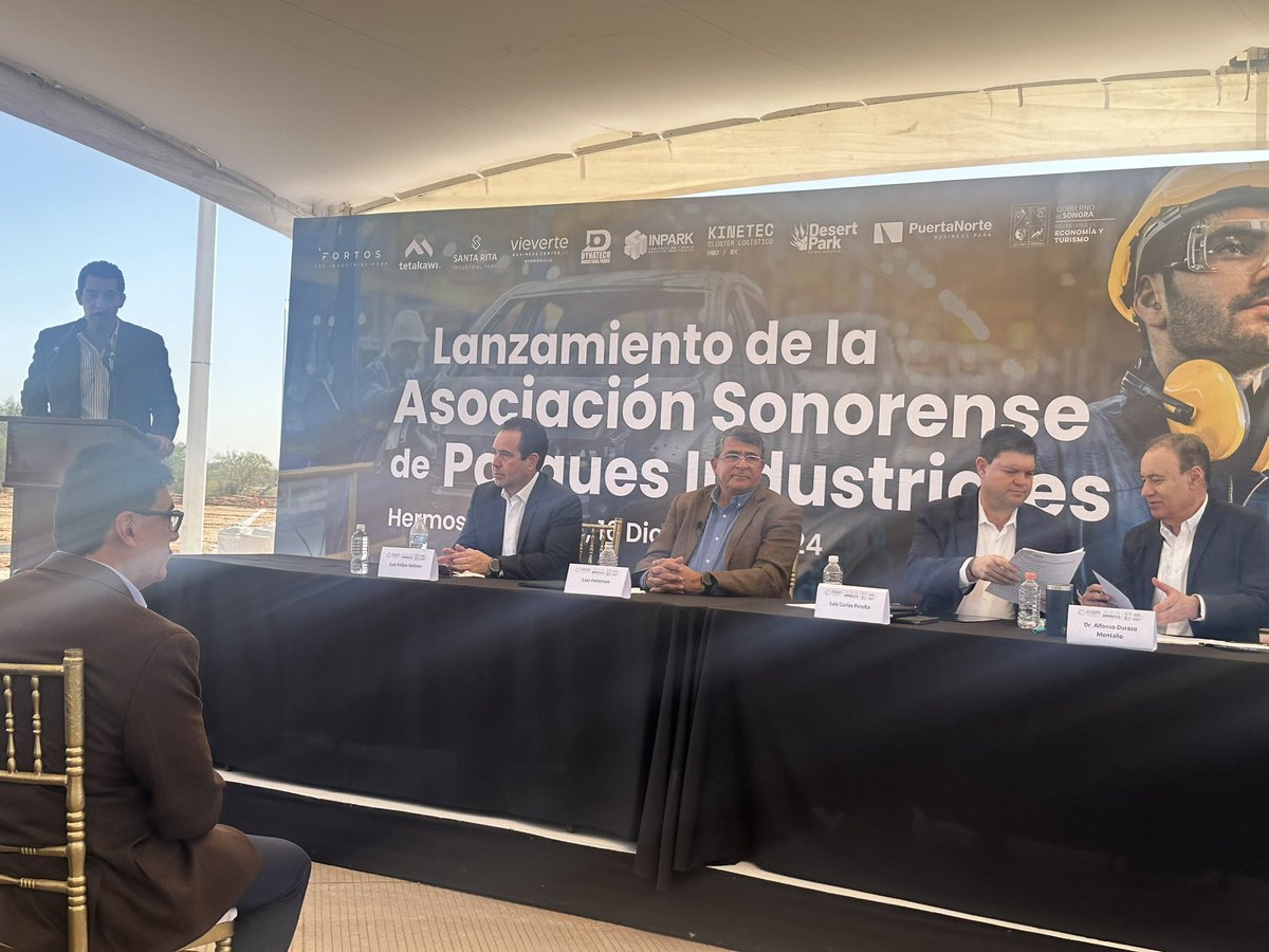 Aquí no hubo cabida para la “campaña política”  contra Hermosillo de los diputados de Morena, así se saludaron el gobernador <a href="/AlfonsoDurazo/">Alfonso Durazo</a> y el presidente municipal <a href="/tonoastiazaran/">Antonio Astiazarán</a> 

Ambos están en el lanzamiento de la asociación sonorense de Parques Industriales. 👇🏻