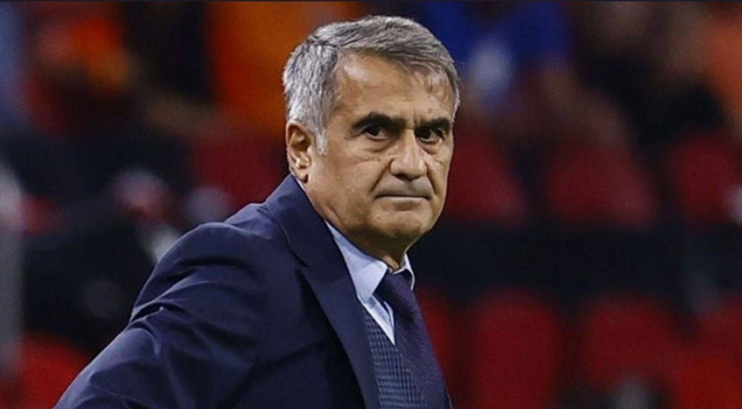 Sırf vakit geçirmek için uzatmada oyuna aldığı Ali Şahin kendi kalesine attı. Allah bile sevmiyor lan seni sinsi Şenol 😡🙏🏻