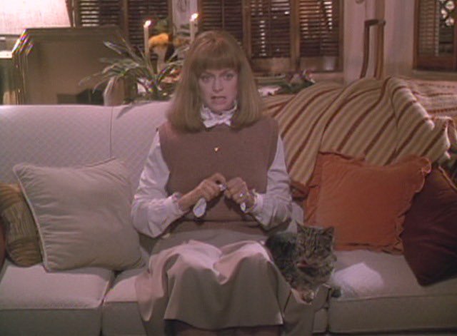 thehamptonsboy's tweet photo. …Tamara Falcó es cada día más Helen Sharp en La Muerte os Sienta tan Bien, será culpa de Iñigo?!? #TamaraFalco #IñigoOnieva #DethBecomesHer #HelenSharp https://t.co/1mgw4OZooA