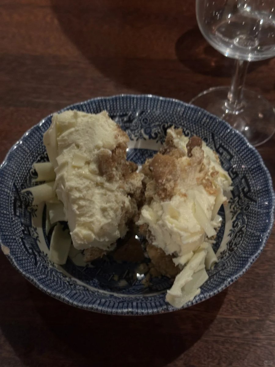 Blacklock Covent Garden 🚇：16a Bedford St, London WC2E 9HE . this is the most delicious beef bone marrow and cheesecake shop  #Steak house #London