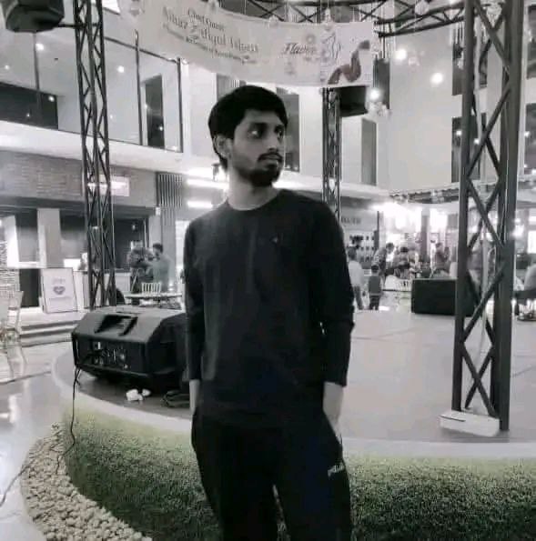 ProxSabbir's tweet photo. #WeWantJuctice

ইস্ট ওয়েস্ট এর একজন শিক্��ার্থী "তাজবির হোসেন শিহান" ভারতীয় আগ্রাসন বিরোধে নিয়মিত লেখালেখি করতেন। গাজিপুরের কালিয়াকৈরে মৌচাক পুলিশ ফাঁড়ির সামনে ইস্ট ওয়েস্ট এর শিক্ষার্থী "তাজবির হোসেন শিহান" কে আজ (১২ ডিসেম্বর) ভোর ৫ টার কিছু পরে ৫ জন দুর্বৃত্ত ধাওয়া করে উপর্যুপরি ছুড়িকাঘাতের মাধ্যমে হত্যা করে!

~ আমরা এ হত্যাকাণ্ডের তীব্র প্রতিবাদ জানাই, দ্রুত দোষীদের গ্রেফতার না করা হলে তীব্র আন্দোলন গড়ে তোলা হবে!

#WeWantJustice #TazbirHossainShihan

#systemadminbd @systemadminbd