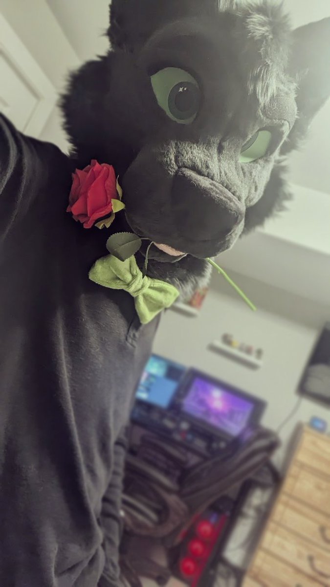 Henslock tweet media