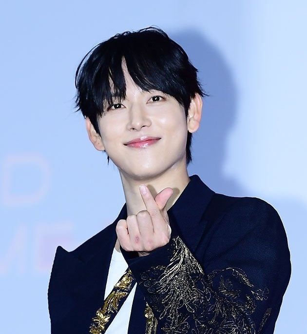 sunizup's tweet photo. So much going on, I keep forgetting Siwan was nominated again for #TopExcellenceActor at #APAN!! Siwan truly deserves this award!! Who else could transform so completely??

#YimSiwan #임시완 #Boyhood #BestActor #소년시대 #JangByungTae https://t.co/cC8BjnZXux