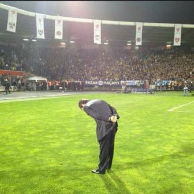 gsmentality's tweet photo. An, 25. Şampiyonluğumuzu ilan ettiğimiz andır ! #GSVTS https://t.co/8gpiGLVU1V