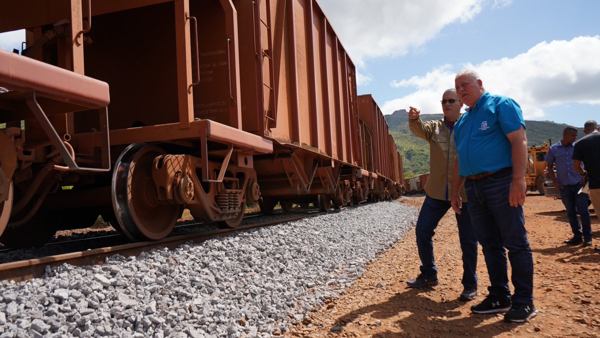 Ferrominera_CVG's tweet photo. Con el objetivo de constatar los avances realizados en la vía férrea por  la clase trabajadora del hierro, el vicepresidente de la CVG, M/G  Santiago Infante, recorrió el kilómetro 10.5 de esta importante arteria  comercial junto al presidente de la estatal minera, Aldo Cantafio. https://t.co/2nDL7Ydezl