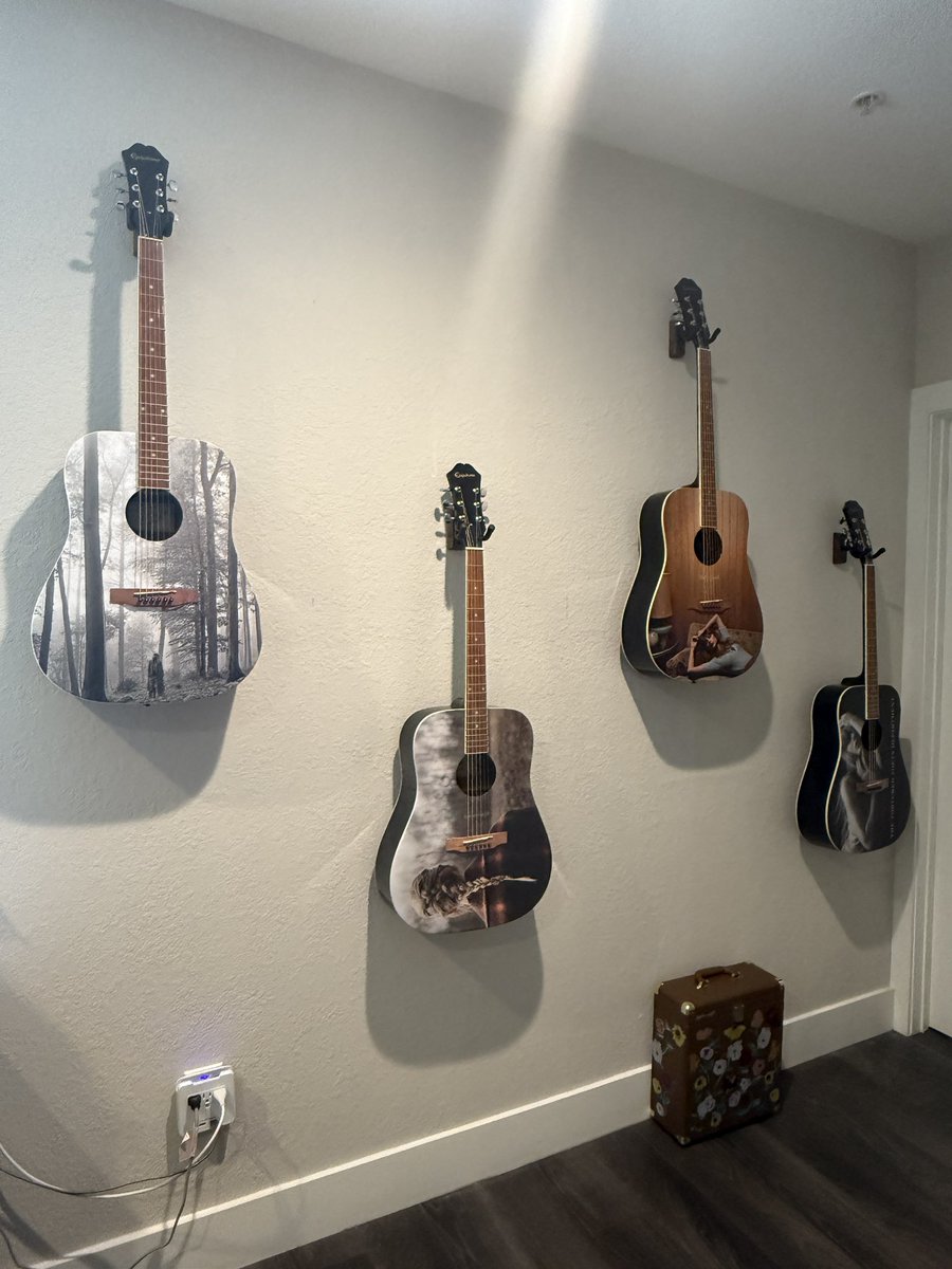 hwiiilson's tweet photo. we could leave the @taylorswift13 guitars up ‘til forevermore
and this is our place, we make the rules 🫶🏼
@taylornation13 #TSTheErasTour #tstheholidaycollection #acousticguitarcollection #acousticpianocollection https://t.co/KsUM6oRgHi