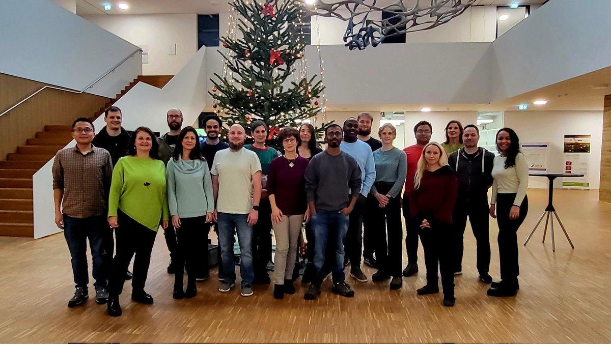 GBerg_ubt's tweet image. Our Christmas scientific colloquium @LeibnizATB 
Thanks to @AycoTack @AAbdelfattah_ @dinesh__krishna @DHofle and all participants 🤗
Merry Christmas 🎄