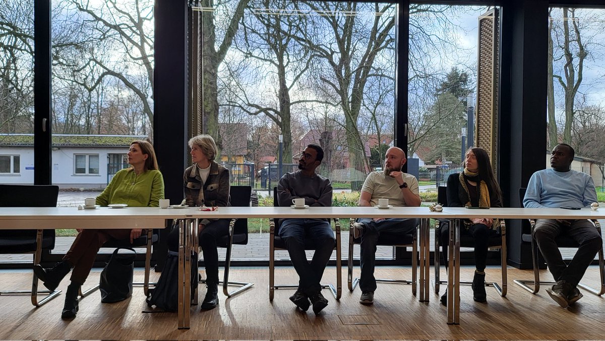 GBerg_ubt's tweet image. Our Christmas scientific colloquium @LeibnizATB 
Thanks to @AycoTack @AAbdelfattah_ @dinesh__krishna @DHofle and all participants 🤗
Merry Christmas 🎄