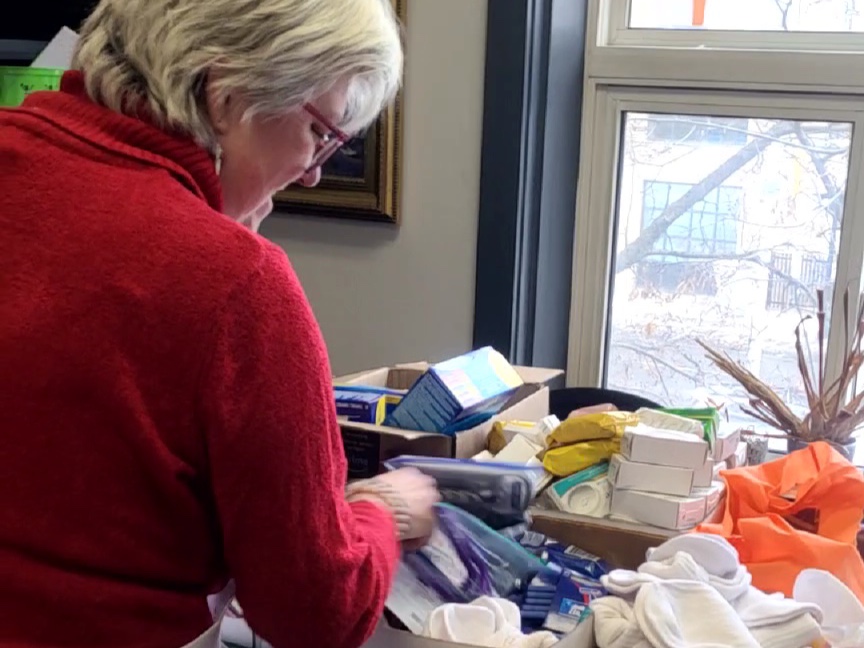 sghottawa's tweet photo. Thanks to @Microsoft for volunteering in our community kitchen today for #12DaysofHope! The team made OVER 800 sandwiches, organized holiday gifts & served pasta with a side salad & bun.
Support Microsoft in providing even more meals: https://t.co/Daro3E70TJ. https://t.co/SHRygmRQUR