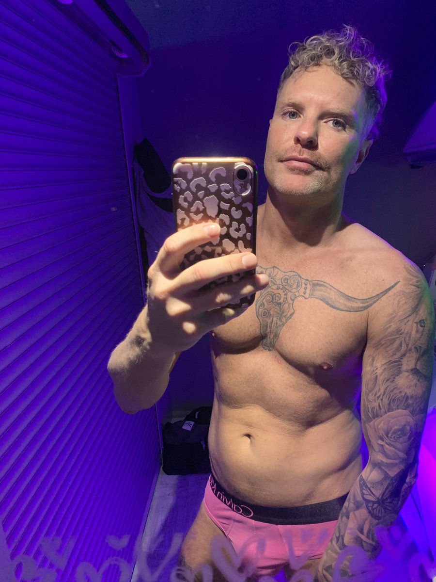 JTD8181_'s tweet photo. Let me know if pink my colour #UKGuy #Gay #Gayuk #GayFriend #Single https://t.co/YGfiKSCo8S
