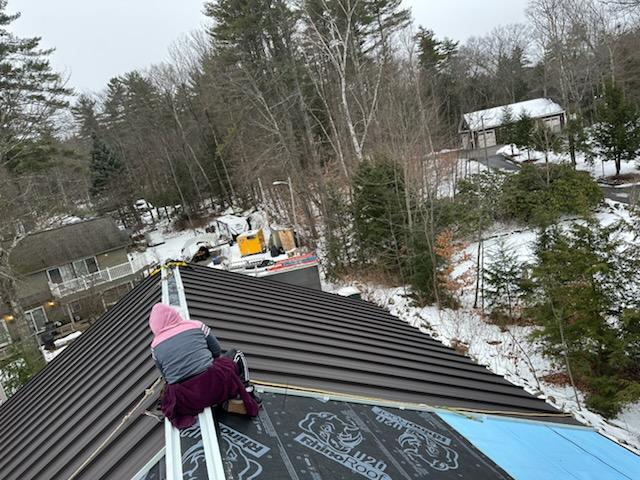 Premierroofnh's tweet photo. The roof in Meredith NH is coming along beautifully. https://t.co/uixHeA8L2t 603-202-0309 #drexelmetals #snowguards #NewHampshire #metalroofing #WinterRoofing #roofingcontractor #roofer #GAFMasterElite https://t.co/htEvTK7Kg6