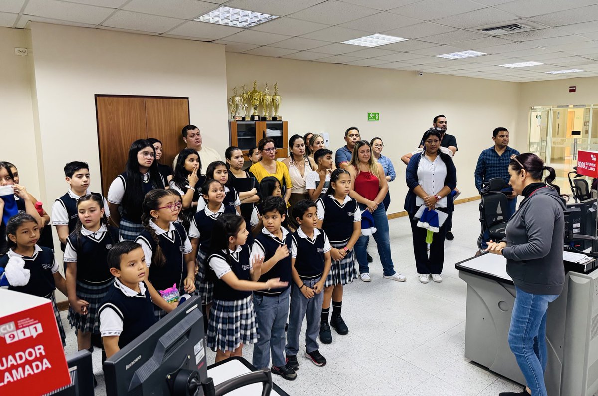 ECU911PVO's tweet photo. #VinculaciónECU911 | 

Agradecemos a la Unidad Educativa Jean Piaget del cantón #Portoviejo por permitirnos compartir valiosa información sobre la forma adecuada para reportar emergencias. 

🚨No juegues con el 9-1-1, una vida puede estar en riesgo. https://t.co/LCOWU8GouZ