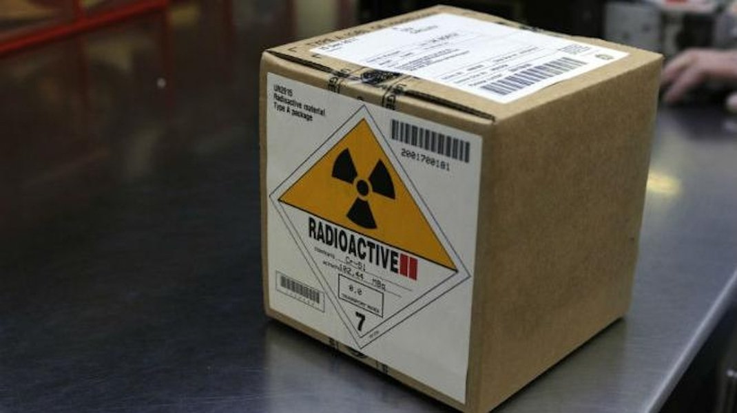 MundoEConflicto's tweet photo. ⚡ #AHORA | El Consejo de Seguridad Nuclear advierte sobre la pérdida de un contenedor radioactivo en el aeropuerto Adolfo Suárez Madrid-Barajas, España. https://t.co/fl4A6GKTXD