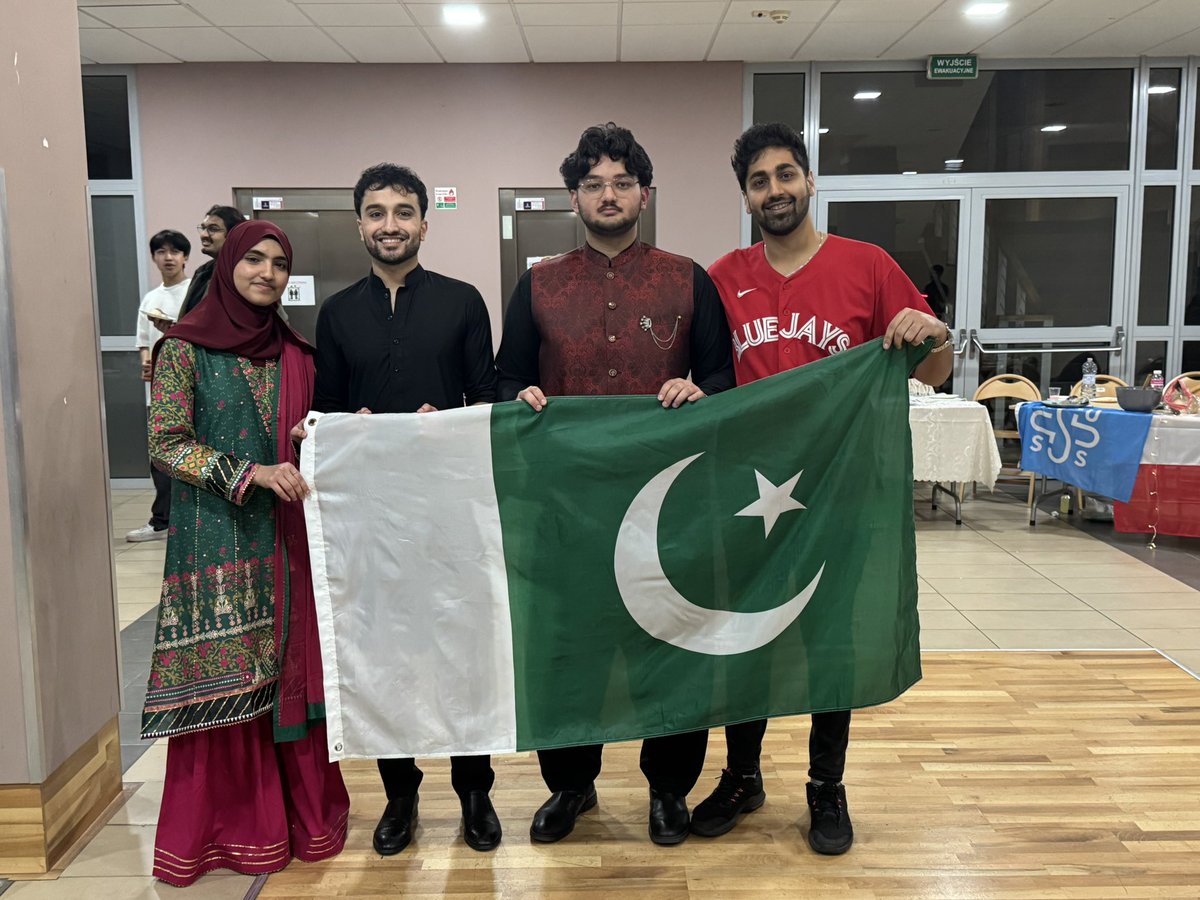 tahahayee's tweet photo. What an amazing experience to represent 🇵🇰 at our medical university’s annual multicultural fair! https://t.co/L0olOveltc