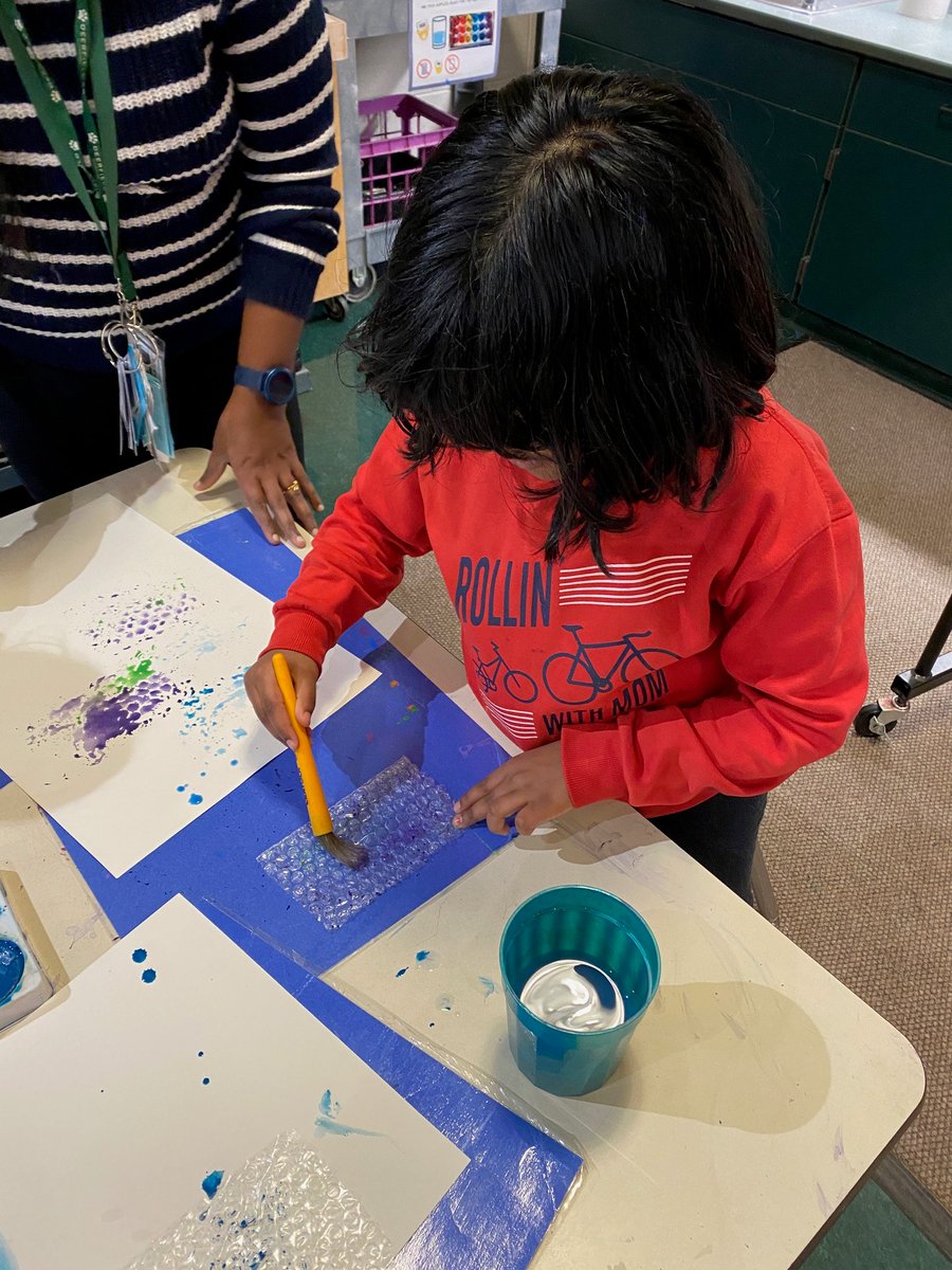MrsReesbeckArt's tweet photo. Kindergarteners are bubbling with creativity! 🐟 They're using bubble wrap and tempera cakes to create vibrant prints for their rainbow fish. 🎨✨ #ArtInAction #DFcares #NoviPride @NCSD https://t.co/NnnrlTibhJ