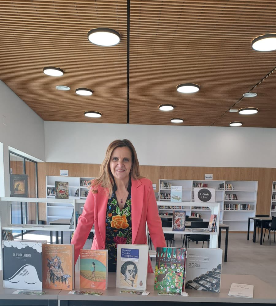 EstherdelBrio's tweet photo. Placeres: Compartir tu escritura en tu ciudad, en una biblioteca que lleva el nombre de la gran Carmen Martín Gaite. #gaite https://t.co/mgqoRypwMc