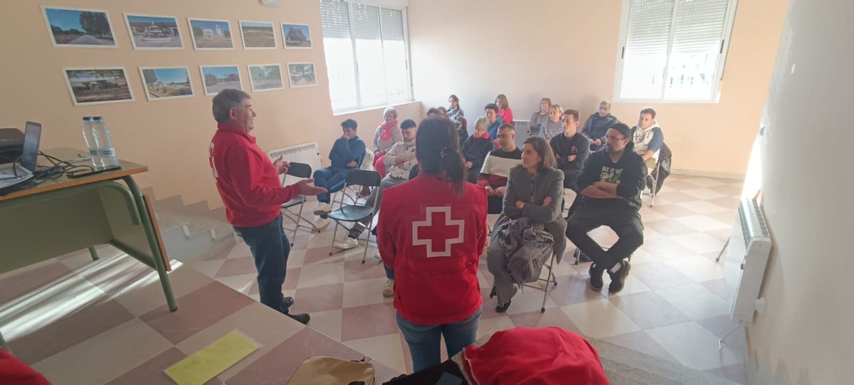 Hoy arrancamos el curso de Primeros Auxilios en #ExcmoAytoCampillodeAzaba.
Una vez más con gran afluencia de participantes😀
Fotos gentileza de D. José Luis Francisco, Alcalde de Campillo de Azaba. 
.
.
.
#DiputacióndeSalamanca #adecocir #CampillodeAzaba #CruzRoja