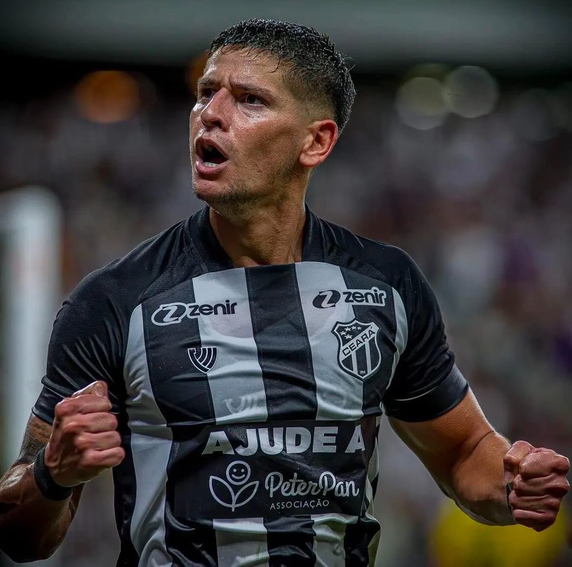 Barcelofacu's tweet photo. Hoje me despeço do Ceará, mas não sem antes agradecer a todos que fizeram parte deste ano maravilhoso que jamais esquecerei, onde alcançamos o tão esperado retorno à Série A. Foi um verdadeiro prazer e desejo muito sucesso a vocês. @CearaSC 🤍🖤 https://t.co/sQmjwYrTBq