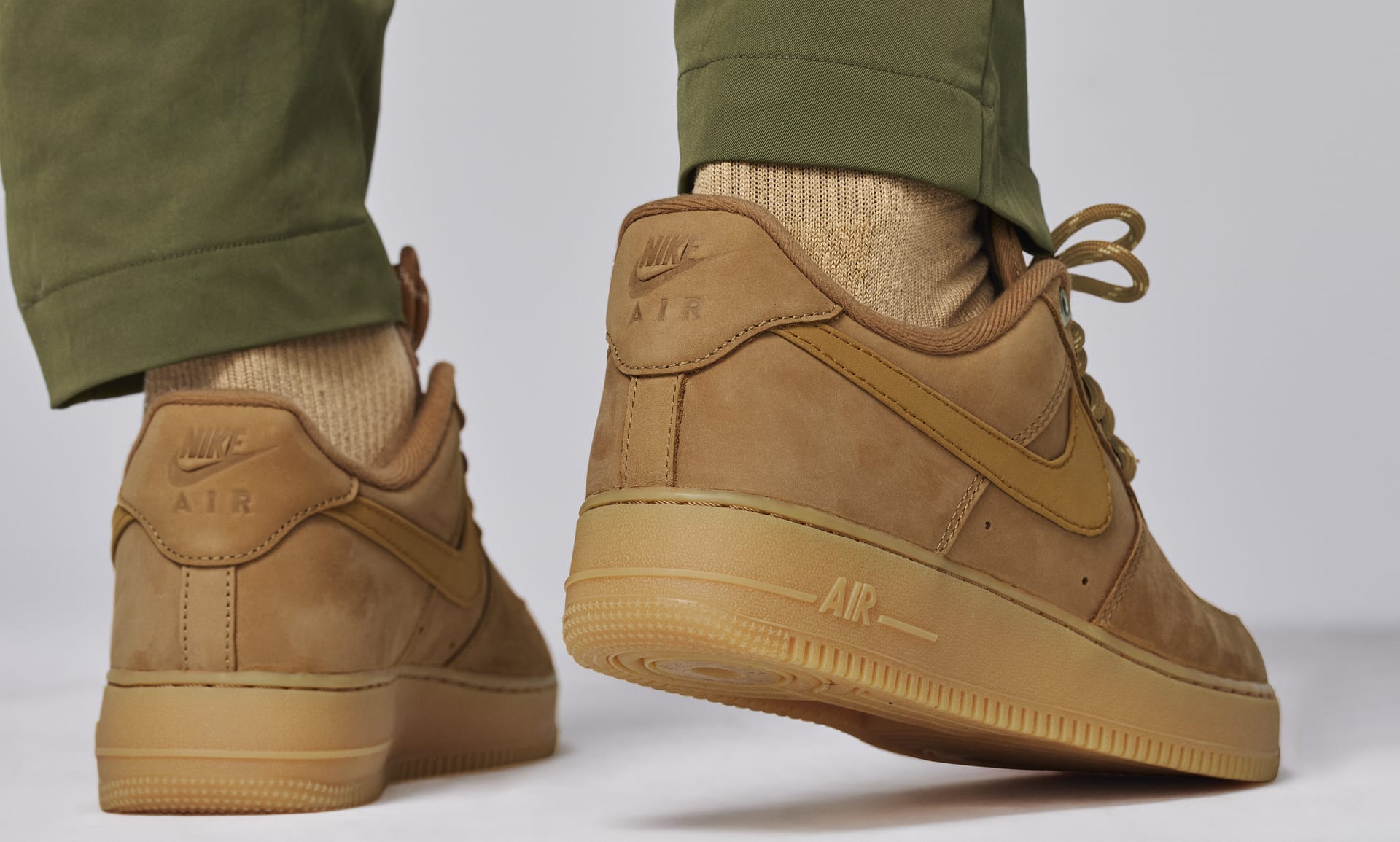 NIKE AIR FORCE 1 