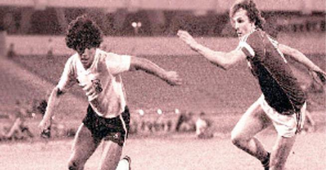 MaradonaLegends's tweet photo. 🗓️ 16/12/1980

📍Córdoba 

⚔️Argentina vs Suiza

La Selección Argentina de Menotti con un Diego que comenzaba a apropiarse del equipo, goleó 5-0 a Suiza. https://t.co/10JE31QIsN