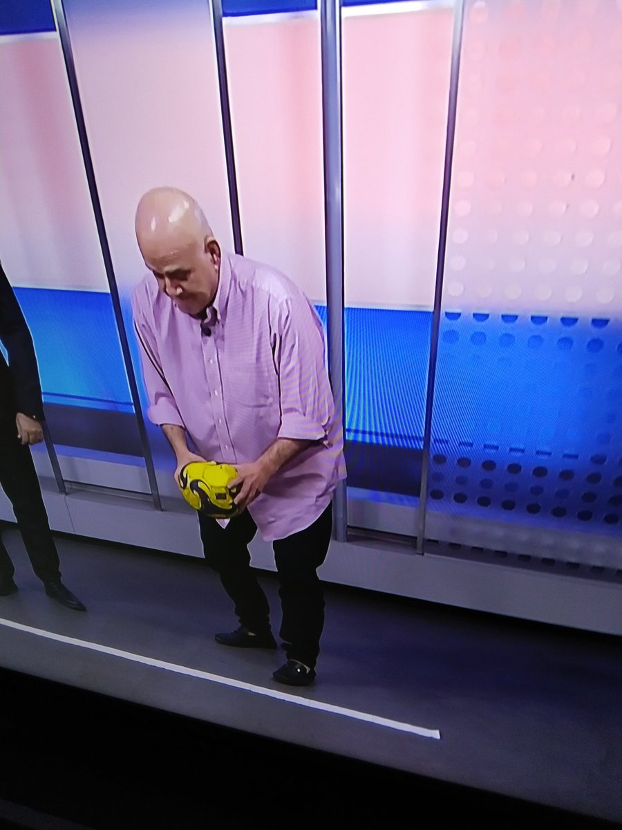 Gömleğe bak aq , şalvar giyseydin