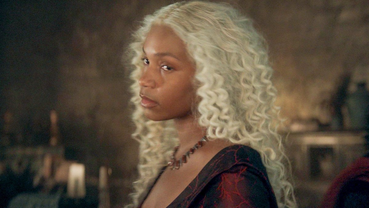 Mayham_H's tweet photo. targaryen women when a man is talking: https://t.co/0GN2CCs8Sr