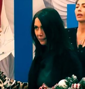 BlissHoll's tweet photo. Mamma mia che paura questa tizia.

#grandefratello https://t.co/7SHQowKsvy