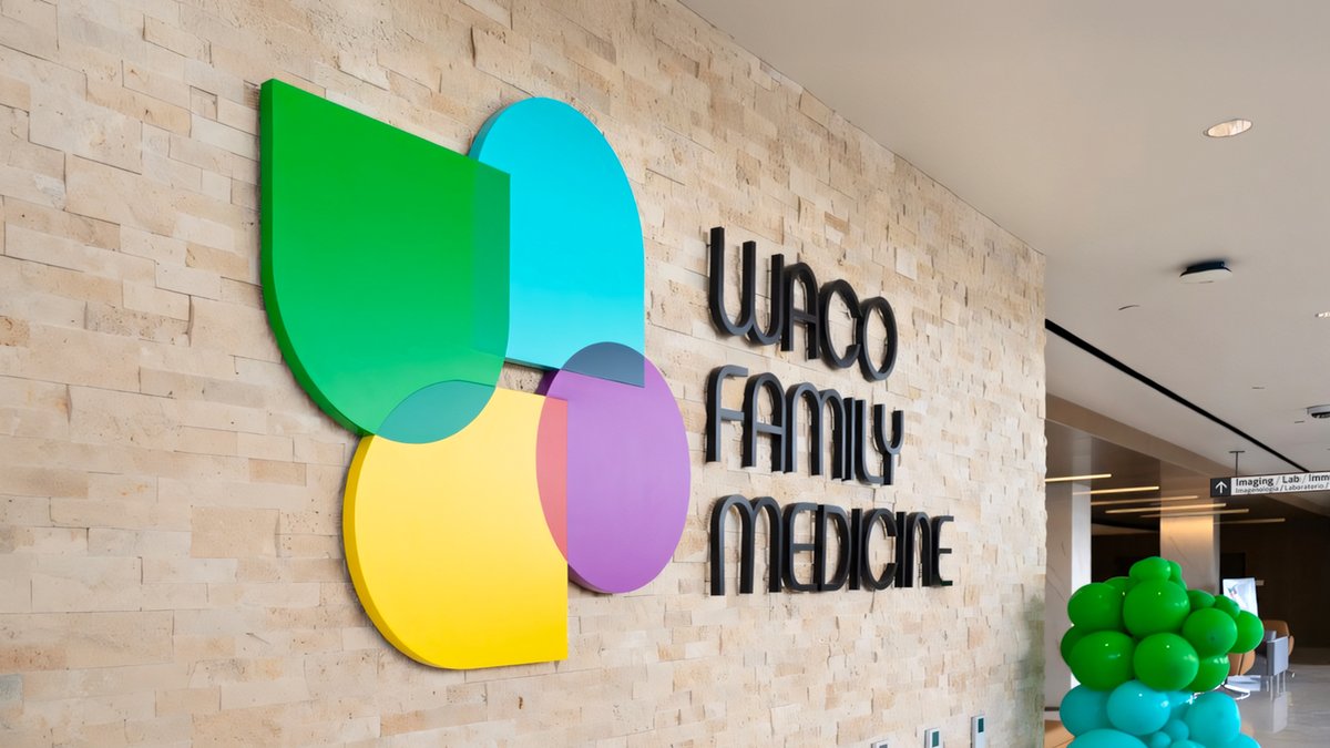 FMGDesignInc's tweet photo. Proud to have partnered with Waco Family Medicine! 🌟🎉

WFM is now a four-story, 147,000 sq. ft. facility. FMG created a comprehensive graphics program, including wayfinding and a donor recognition wall.

https://t.co/PLsq49Mxaa

#fmgdesigninc #experientialgraphics #donorgraphic https://t.co/bX3ZCNYBEE