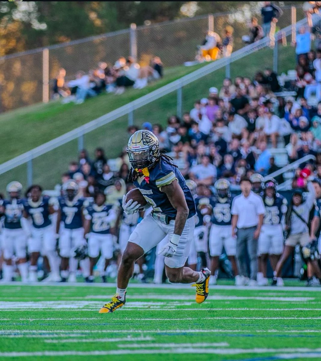 OmarisMcMiller's tweet photo. After a great conversation with @CoachUlassin I am blessed to receive an offer from Wingate University!

@ACoachKing @BlueONBlue_15 @jsc613 @CoachDDavis2 @Coach_Wilson27 https://t.co/ZrbNaq21Qk
