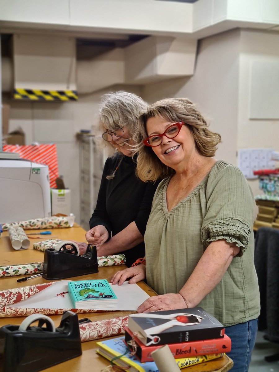 WstonesDundee's tweet photo. Our wishing tree is finished for another year - our tenth!! A huge thank you to Moira and Elaine who wrapped e every gift, and to everyone who spent their time and money taking part. Every year we are blown away by your generosity 🎄🎁❤️ https://t.co/wxqtLATm7w