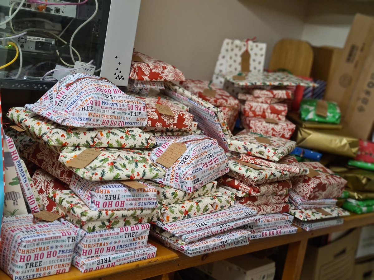 WstonesDundee's tweet photo. Our wishing tree is finished for another year - our tenth!! A huge thank you to Moira and Elaine who wrapped e every gift, and to everyone who spent their time and money taking part. Every year we are blown away by your generosity 🎄🎁❤️ https://t.co/wxqtLATm7w