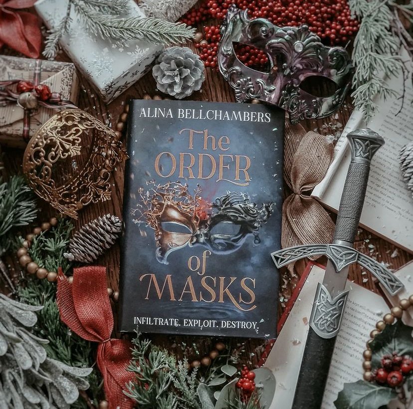 mtmctours's tweet photo. We are cosying up with The Order of Masks by @AlinaBellWrites, which is absolutely unputdownable!! 😍♥️ Sharing some of the stunning photos from our tour for the UK hardcover edition here. Just gorgeous!!
Featuring 📸@/readinginpyjamas, @/hannahsprettybooks &amp; @/faerie.mae.books https://t.co/Fh9TaoIfhY