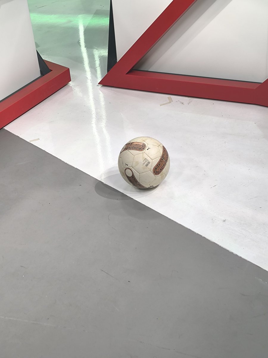 dabitnel's tweet photo. Açıların ne kadar önemli olduğunu stüdyoda canlı yayında test ettik.! https://t.co/EShQEO7j08