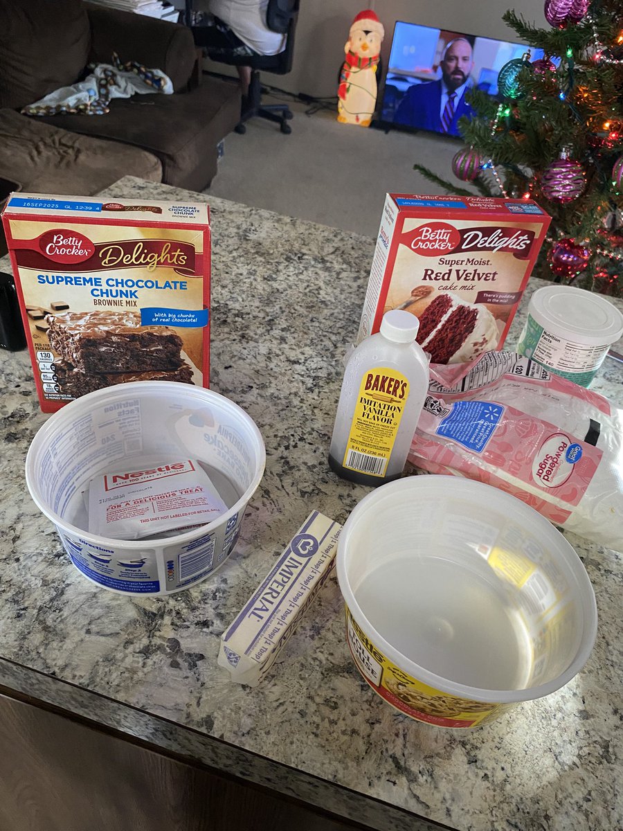 bakedraven420's tweet image. I got #Lifted and decided to see what I could bake!
Making some chocolate chunk brownies with hot cocoa icing, and a red velvet cake with vanilla cream cheese icing. 

Birthday munchies commence!

#StonerFam #420community #cannabiscommunity #cannabisculture #Weedmob #Mmemberville