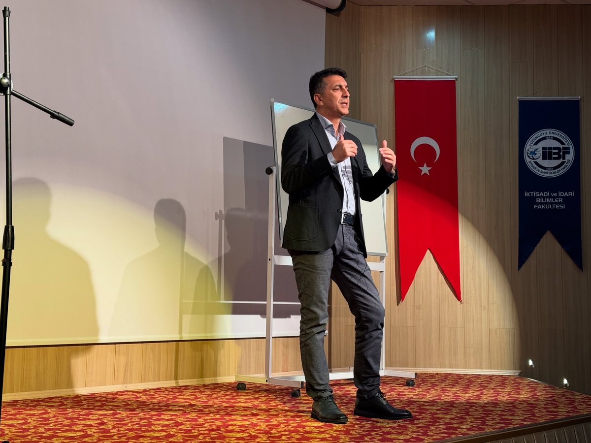 VanYYUiiBF's tweet photo. Fakülte Dekanımız Prof. Dr. Fevzi Erdoğan’ın “İnsanın Anlam Arayışı” adlı etkinliğinden.. https://t.co/EsrNbkpSsQ