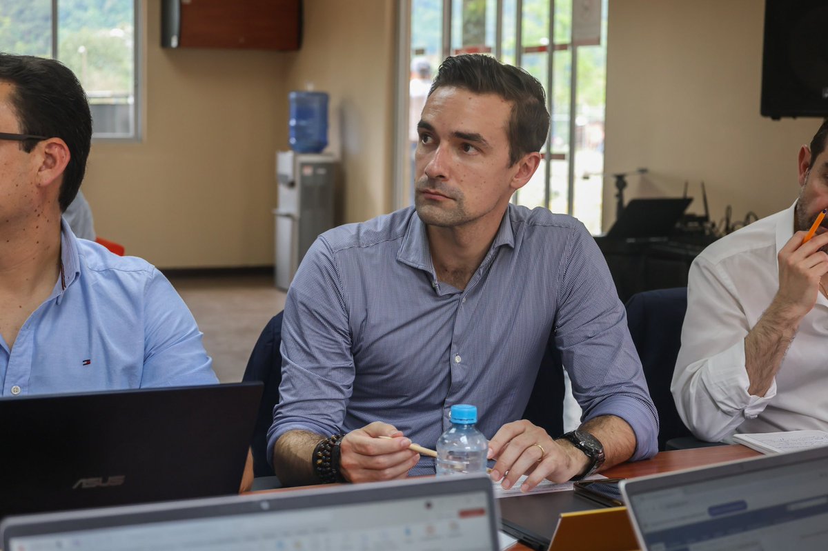 ENAMIEPECUADOR's tweet photo. El gerente General de la ENAMI EP, Emmanuel Delaune, participó en el VI Gabinete Sectorial de Infraestructura, Energía y Medio Ambiente junto a ministros y secretarios de Estado, donde se abordaron temas clave para el desarrollo sostenible. 
#MineríaResponsable https://t.co/cfHcdp35jq
