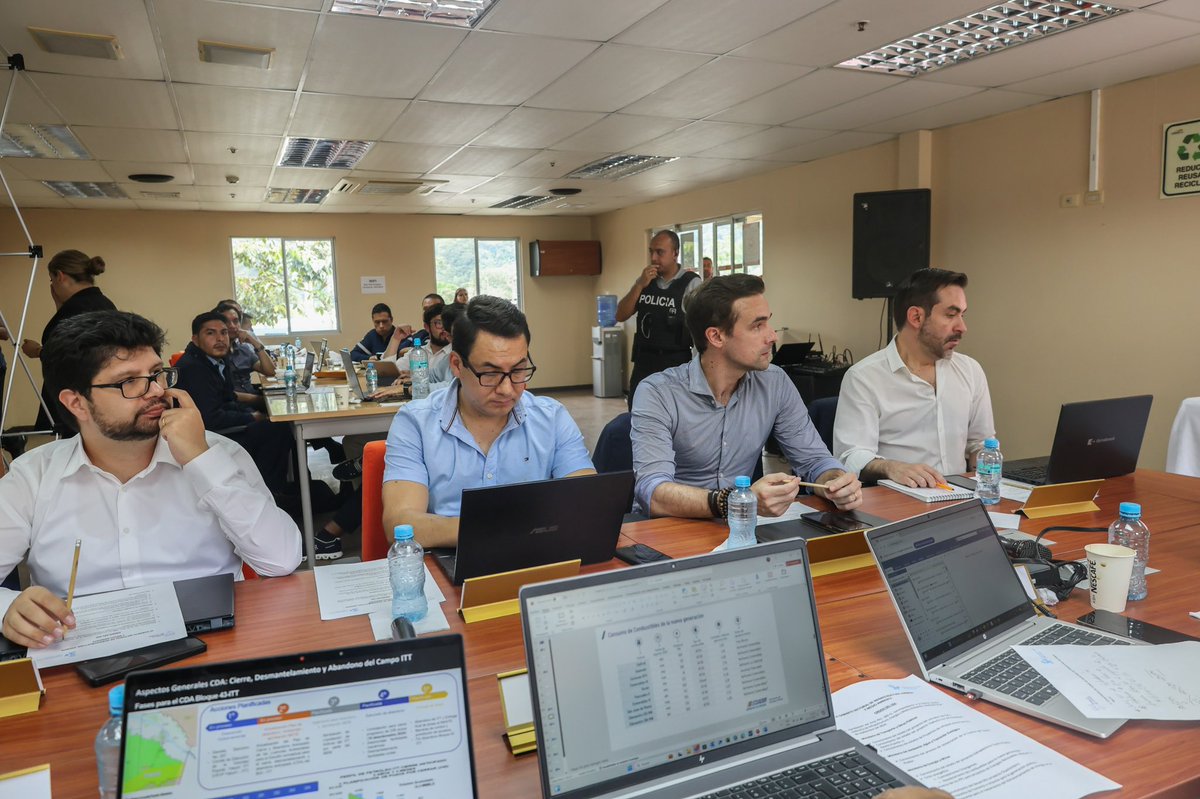 ENAMIEPECUADOR's tweet photo. El gerente General de la ENAMI EP, Emmanuel Delaune, participó en el VI Gabinete Sectorial de Infraestructura, Energía y Medio Ambiente junto a ministros y secretarios de Estado, donde se abordaron temas clave para el desarrollo sostenible. 
#MineríaResponsable https://t.co/cfHcdp35jq