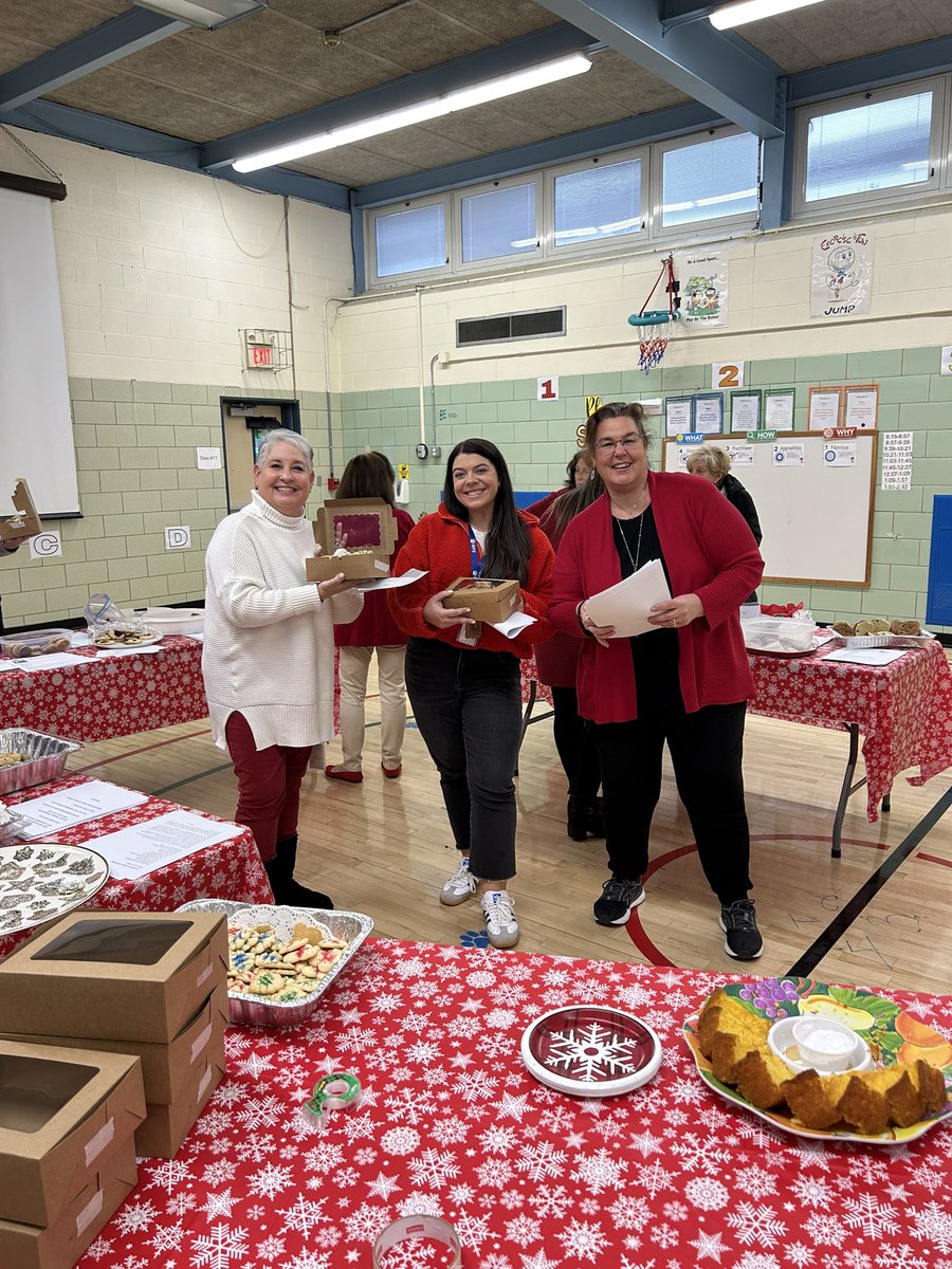 Jennifer Szostak tweet media