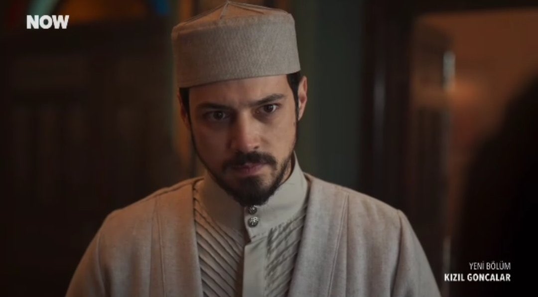 eshxrrr's tweet photo. i think the cüneyd we saw in the first two scenes is not the cüneyd we saw in the last scene…

#kizilgoncalar #cünzey https://t.co/0l4CWFgqlV