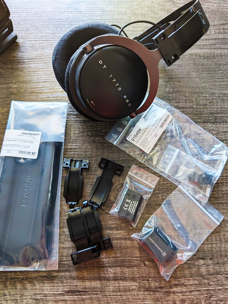 One of the many reasons I love Beyerdyamic 💙🎧

You buy a product and you can reliably get replacement parts for years. Some of my headphones are 15 years old, still sounding brilliant and still completely user servicable with genuine parts.

This set is going on 8 years old.