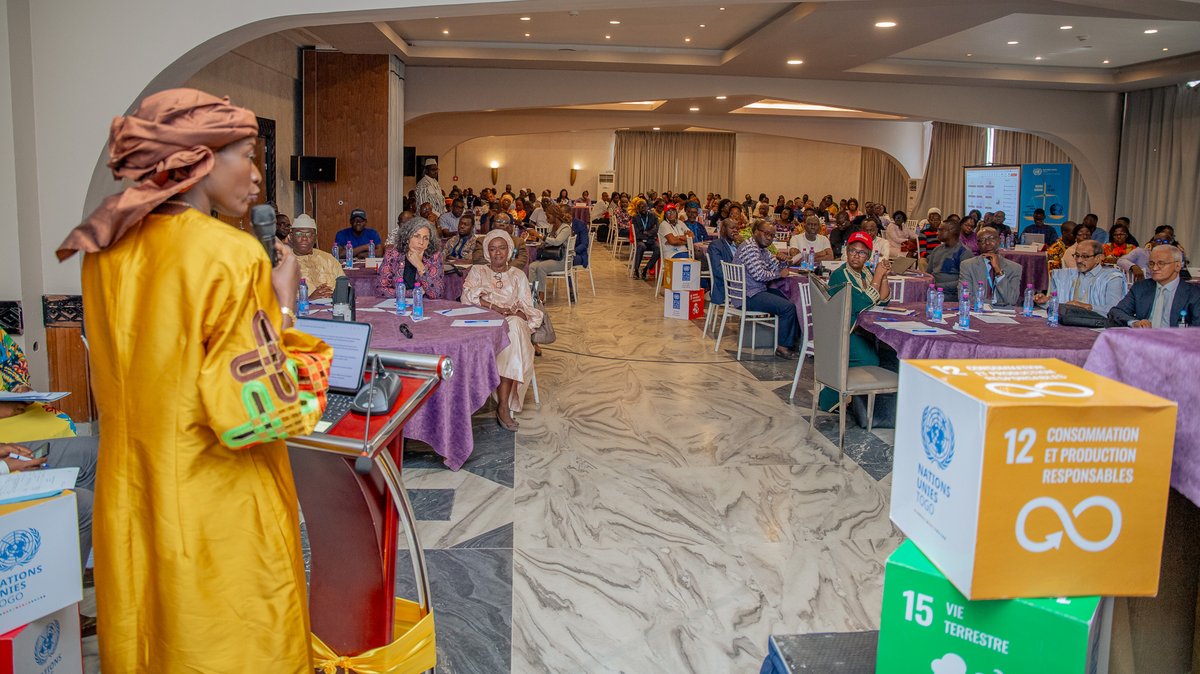 UN_Togo's tweet photo. 1er @UN_Togo TownHall de la Coordonnatrice Résidente @CoumbaDSow avec le personnel de toutes les agences résidentes.

#ODD, pacte pour l’avenir, santé et bien-être au cœur des échanges pour renforcer l'efficacité des #NationsUnies et mieux servir les populations togolaises.

1/2 https://t.co/g5mR8dbbMM