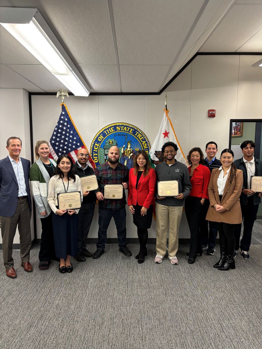 CalTreasurer's tweet photo. Thank you to our dedicated Fall 2024 interns, who contributed to many exciting projects at the State Treasurer's Office and our boards, commissions, and authorities. Do you want to help people and make a real difference? Current career opps: https://t.co/B7SEdgmonL #HelloSTO https://t.co/kMsrsw3KG8