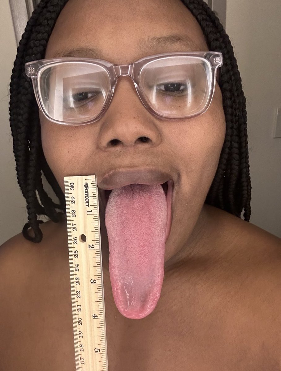 rolcolee32's tweet photo. Why is she trending? Have you seen her videos https://t.co/cWSxjNEpsC